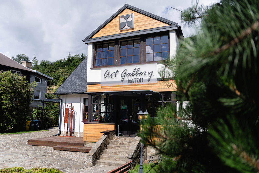 Bator Art Gallery w Szczyrku – atrakcja kulturalna w pobliżu Hotelu Alpin